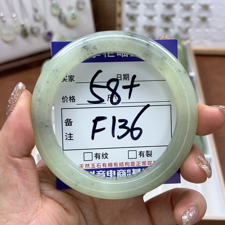 岫玉手镯手镯未镶嵌