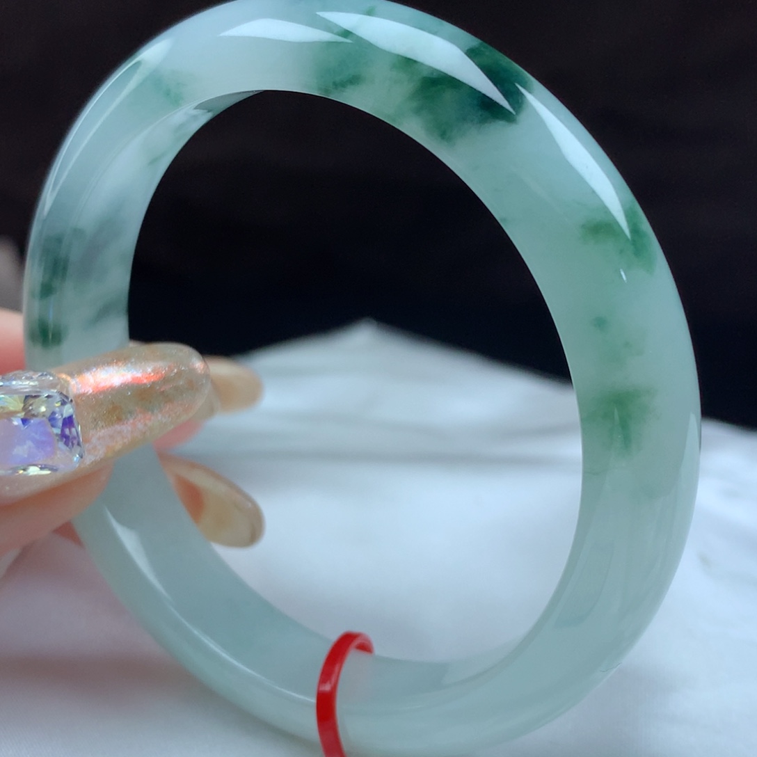 翡翠手镯未镶嵌96748；