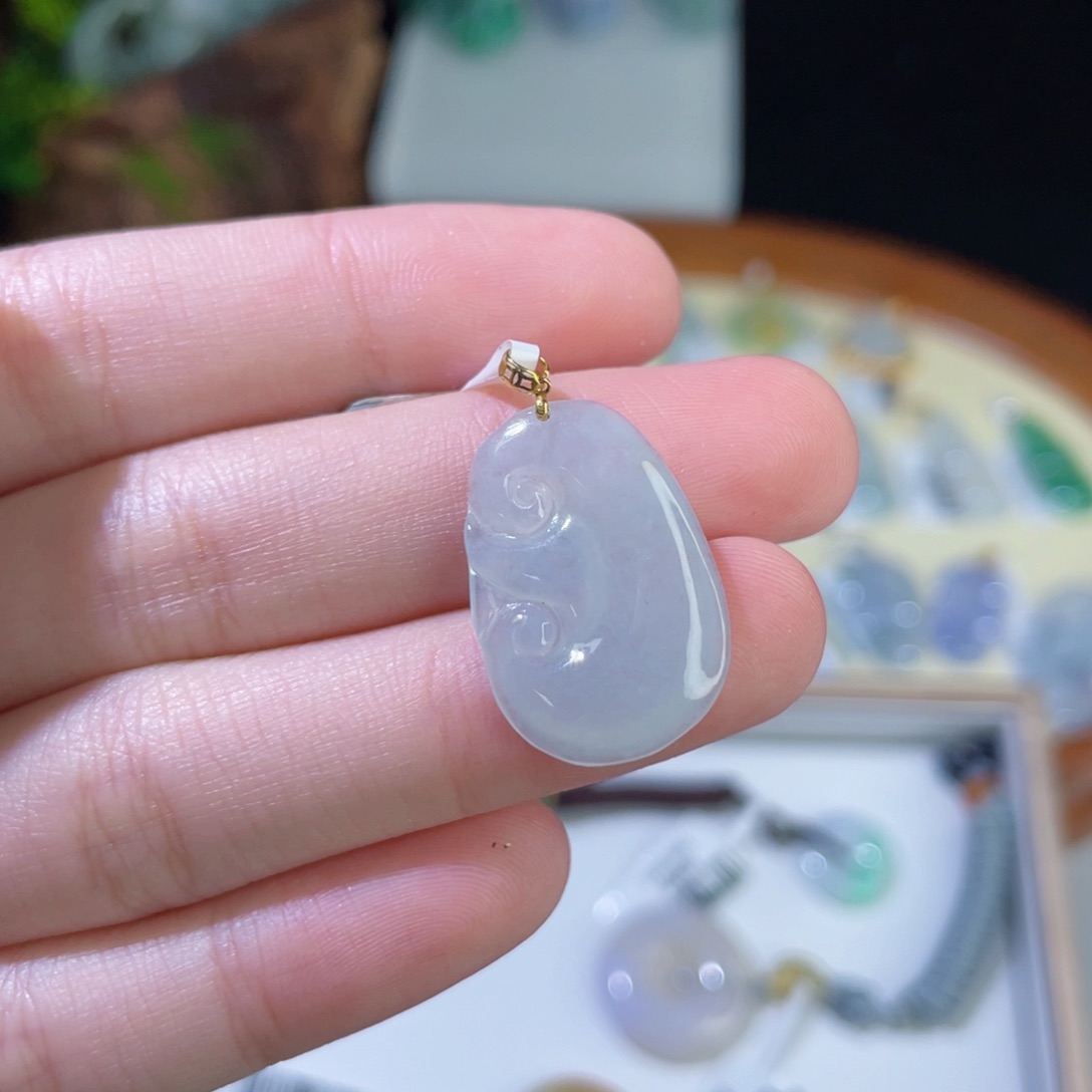 翡翠颈饰18K金镶嵌翡翠