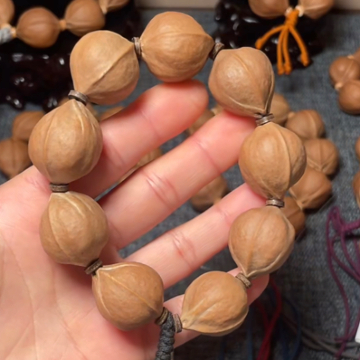 2127梅林铁三花橄榄素核原皮手串