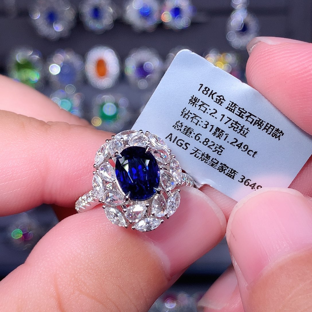 18K金镶嵌蓝宝石戒指