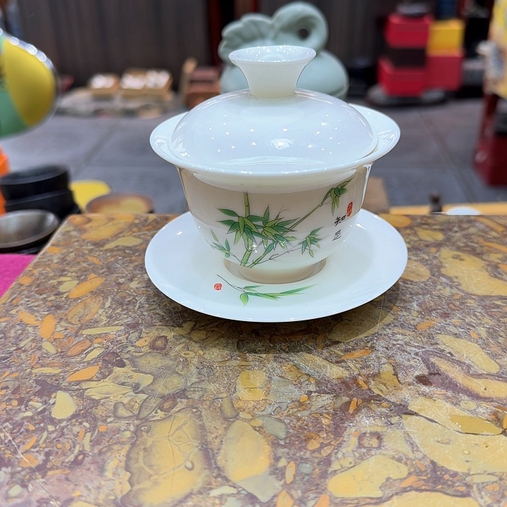 骨瓷盖碗一个，瓷。。。