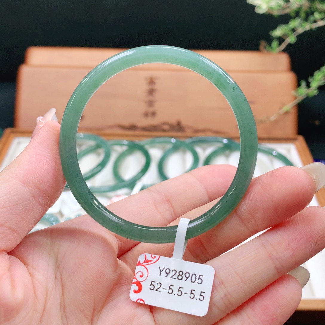 翡翠手镯未镶嵌天然