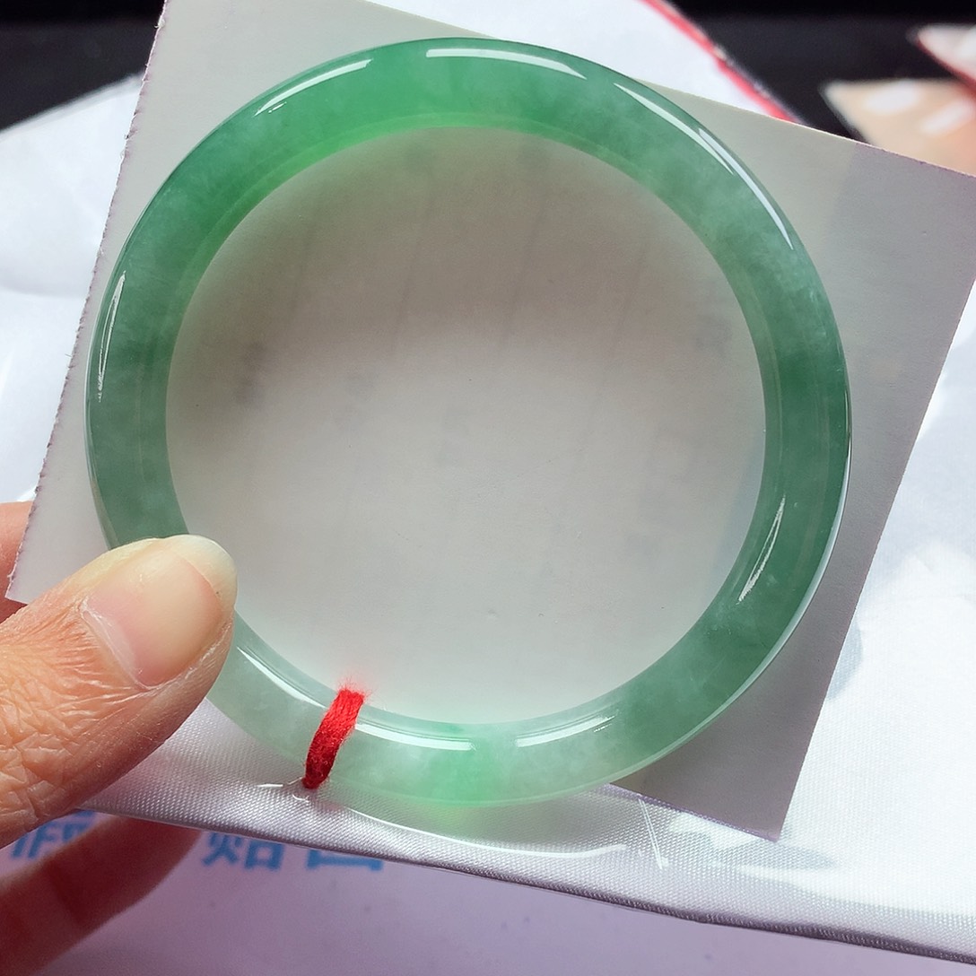 翡翠手镯未镶嵌56圈