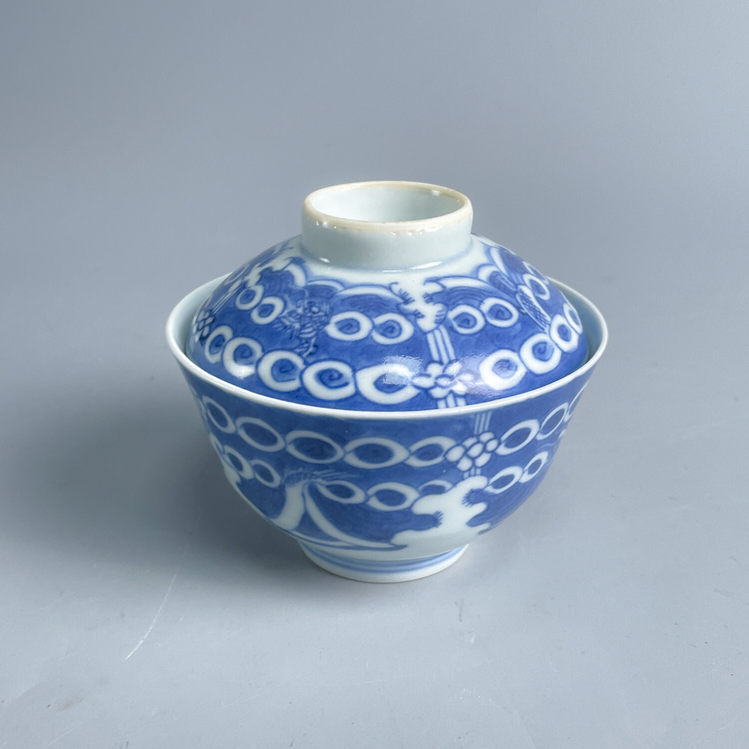 M25EO000278 - 清嘉庆青花外云龙纹内玉兔纹盖碗