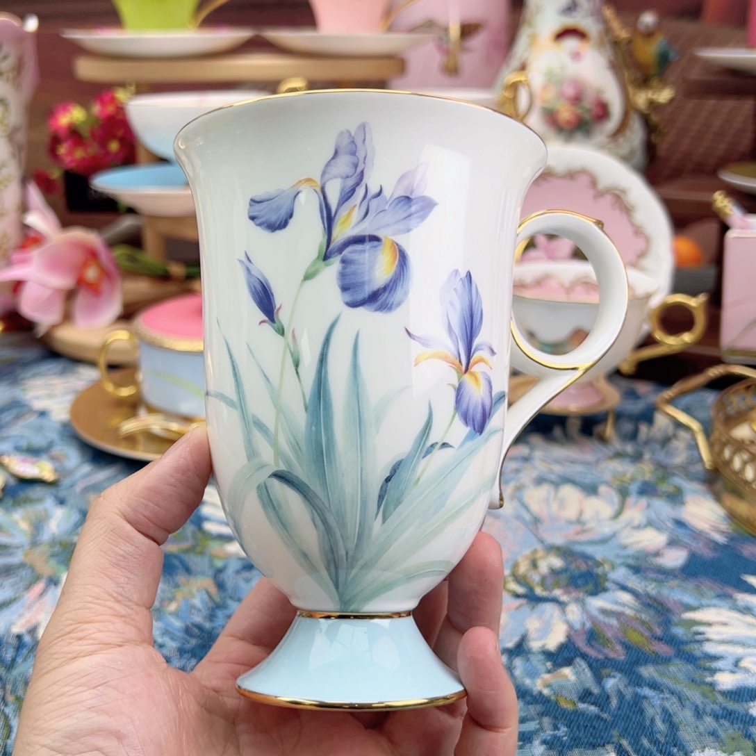 蓝色鸢尾花瓷片呀呀呀呀