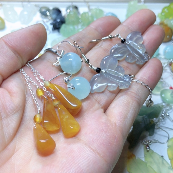 【闪购商品】蛇纹石玉耳环未镶嵌海***?