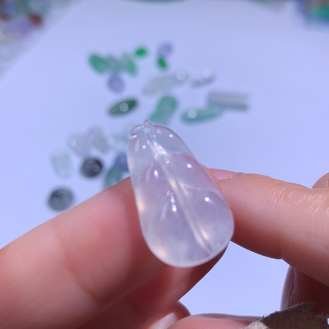 翡翠颈饰未镶嵌叶子