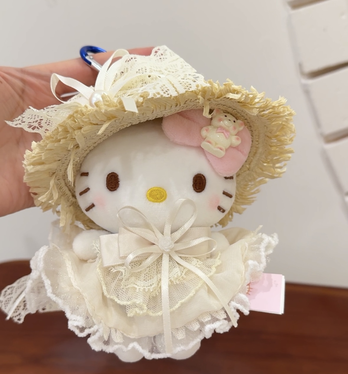 【热卖】正版HelloKitty纯白花嫁KT挂件毛茸茸包挂玩偶diy生日礼物