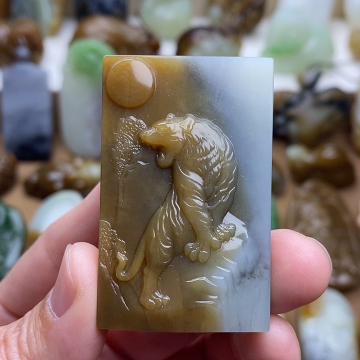 岩***和田玉未镶嵌颈饰