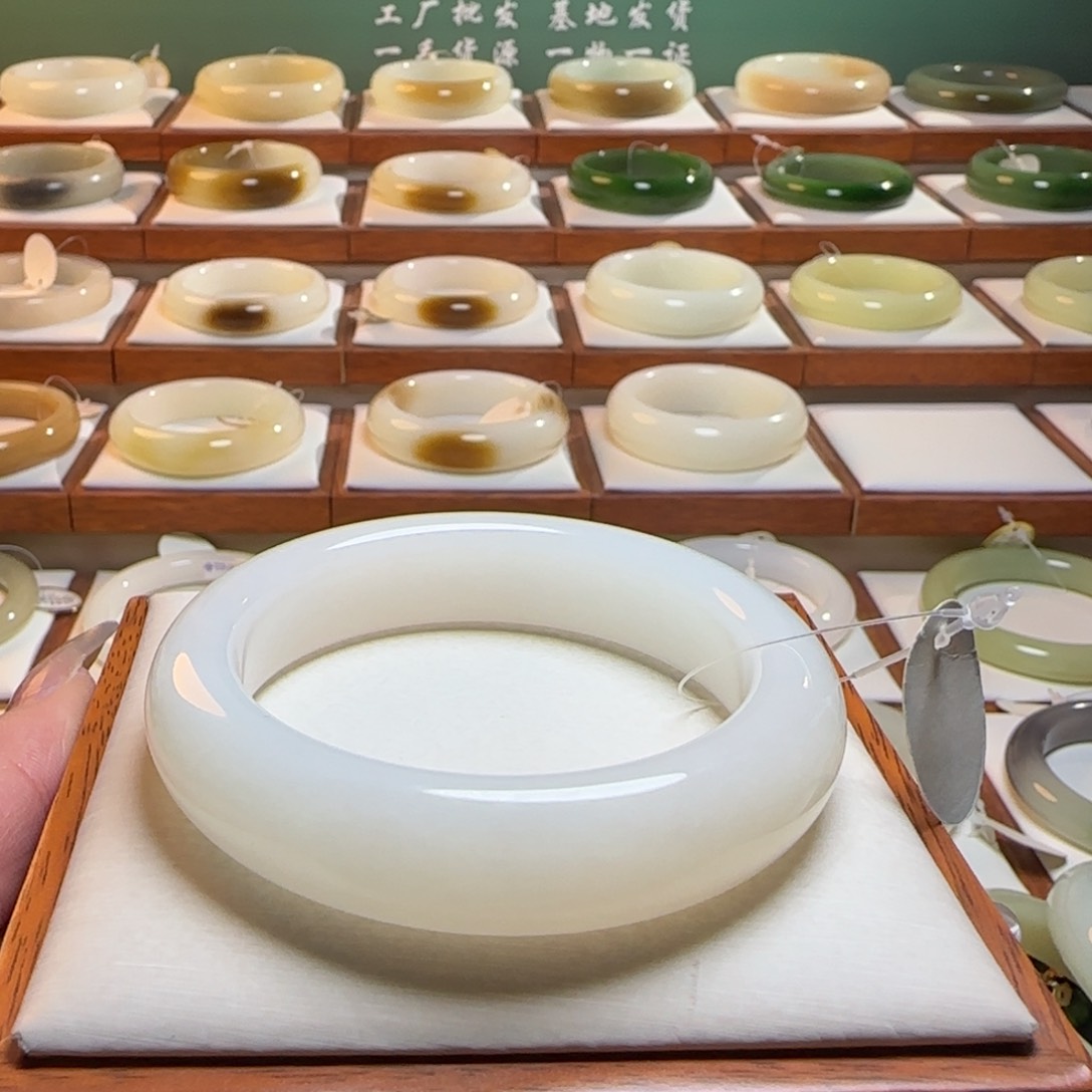 和田玉手镯未镶嵌娟*