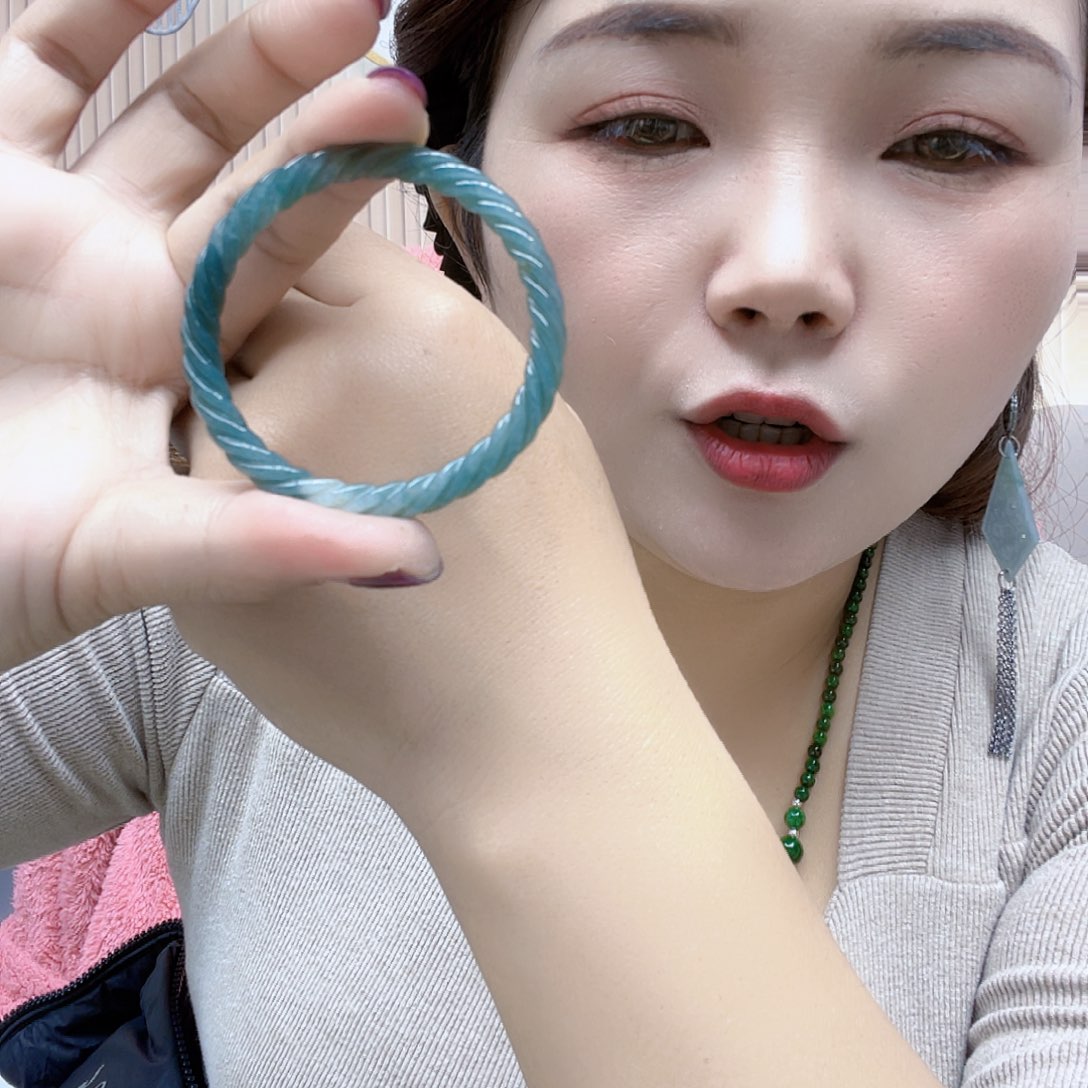 翡翠未镶嵌颈饰手镯