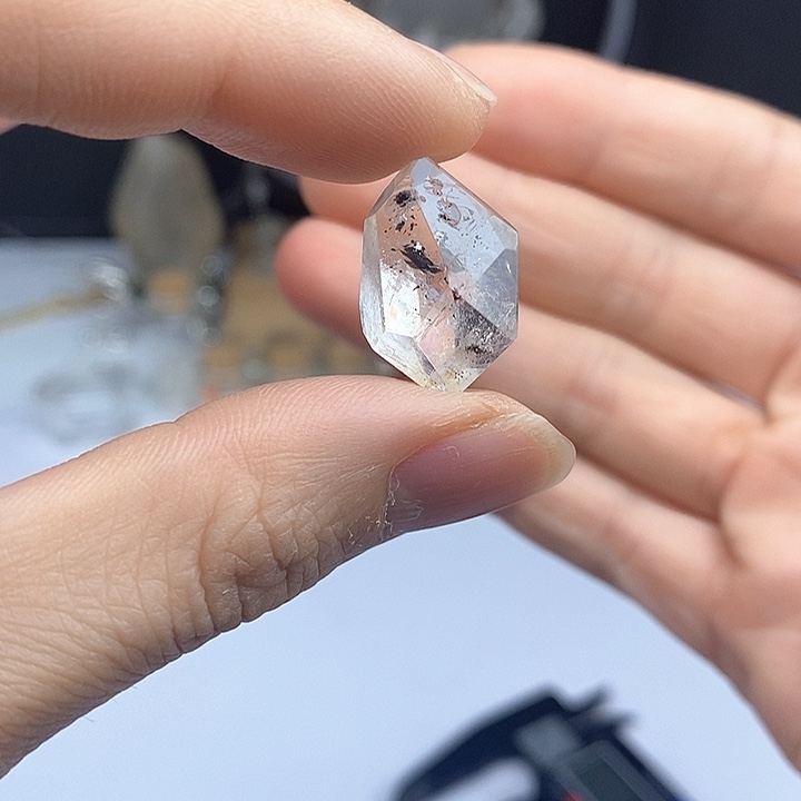 未镶嵌颈饰水晶彩虹爆闪随型