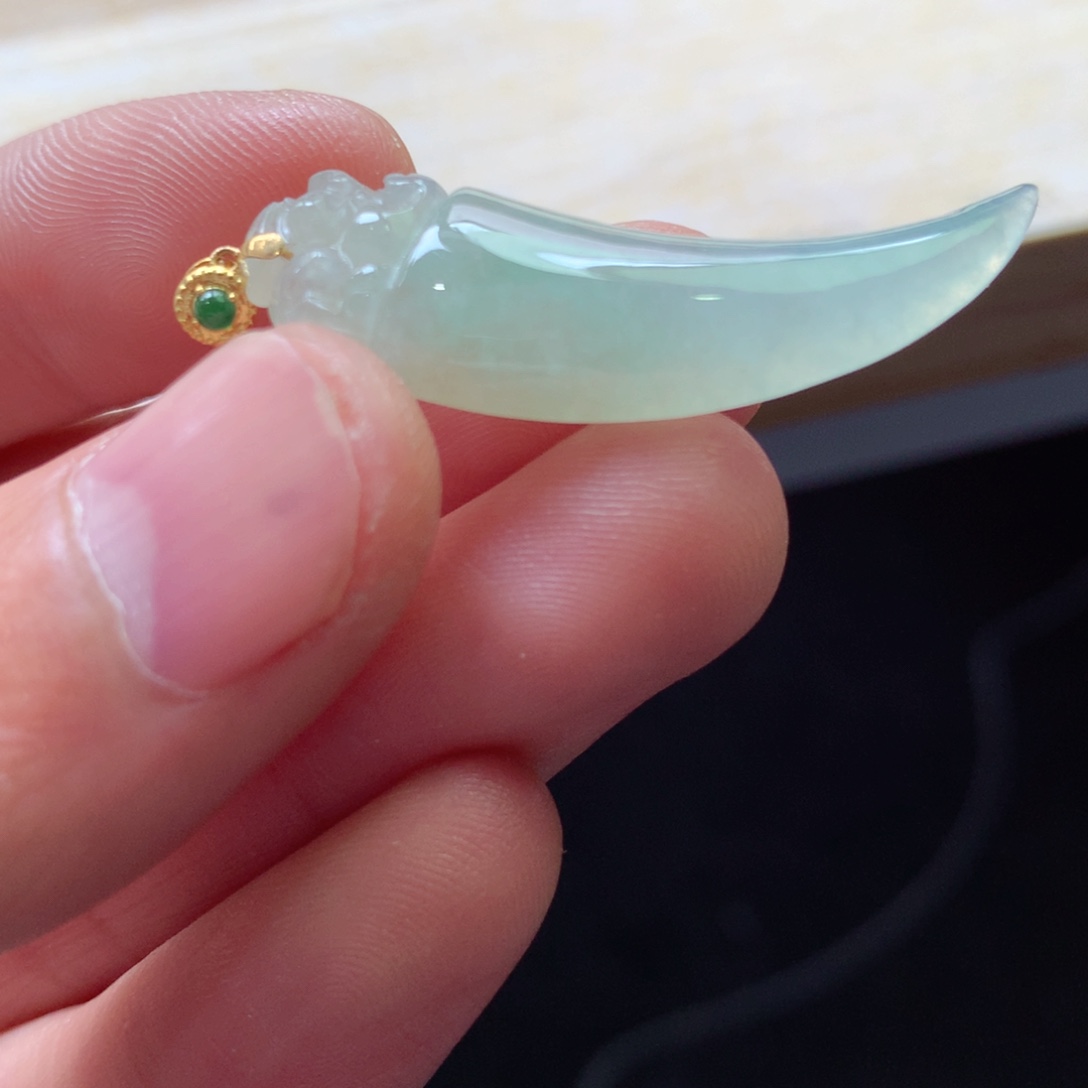 翡翠颈饰18K金镶嵌吊坠