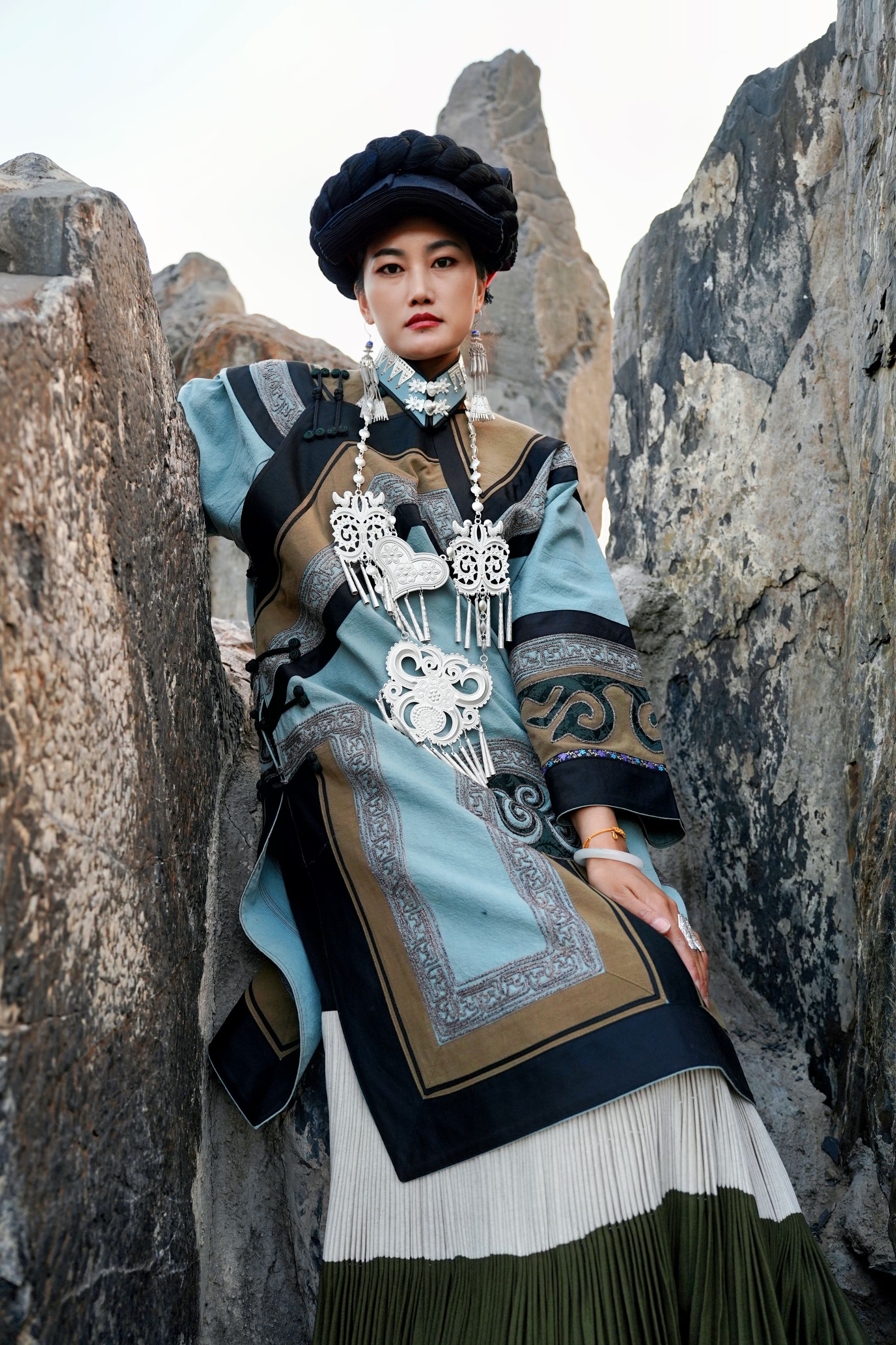 彝族女民族风服饰彝族女装