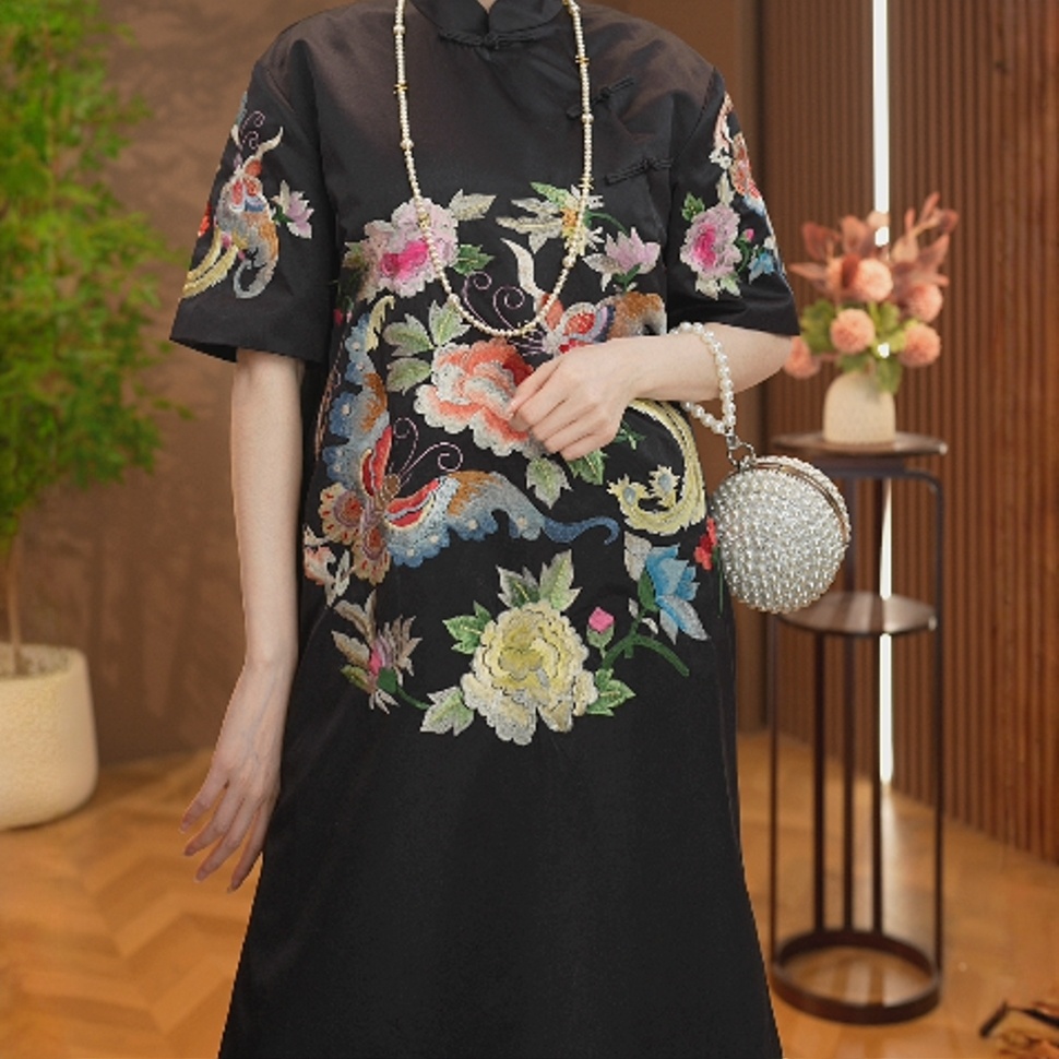 【国色芳华】夏季短款新中式复古刺绣连衣裙2025C8052—Lisa玫瑰仓