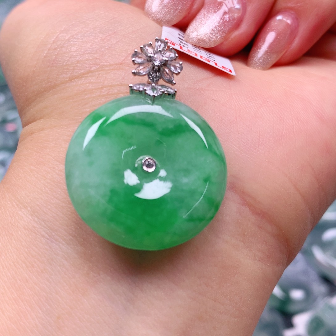 翡翠颈饰18K金镶嵌天然翡翠