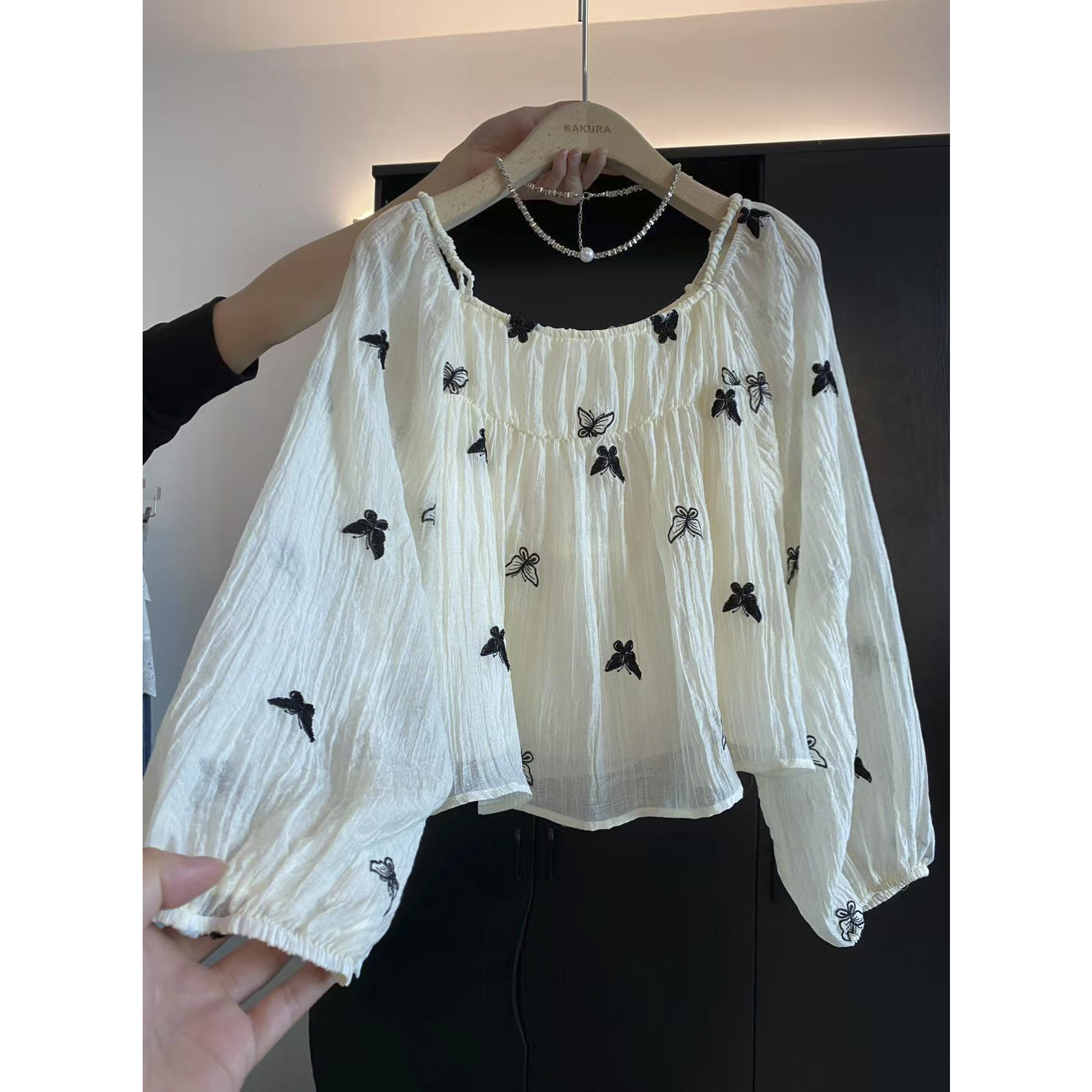 璎婲sᴀᴋᴜʀᴀ【浅夏微光】图法式显瘦方领甜美重工蝴蝶刺绣防晒衬衫