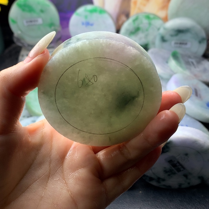 定制翡翠未镶嵌手镯