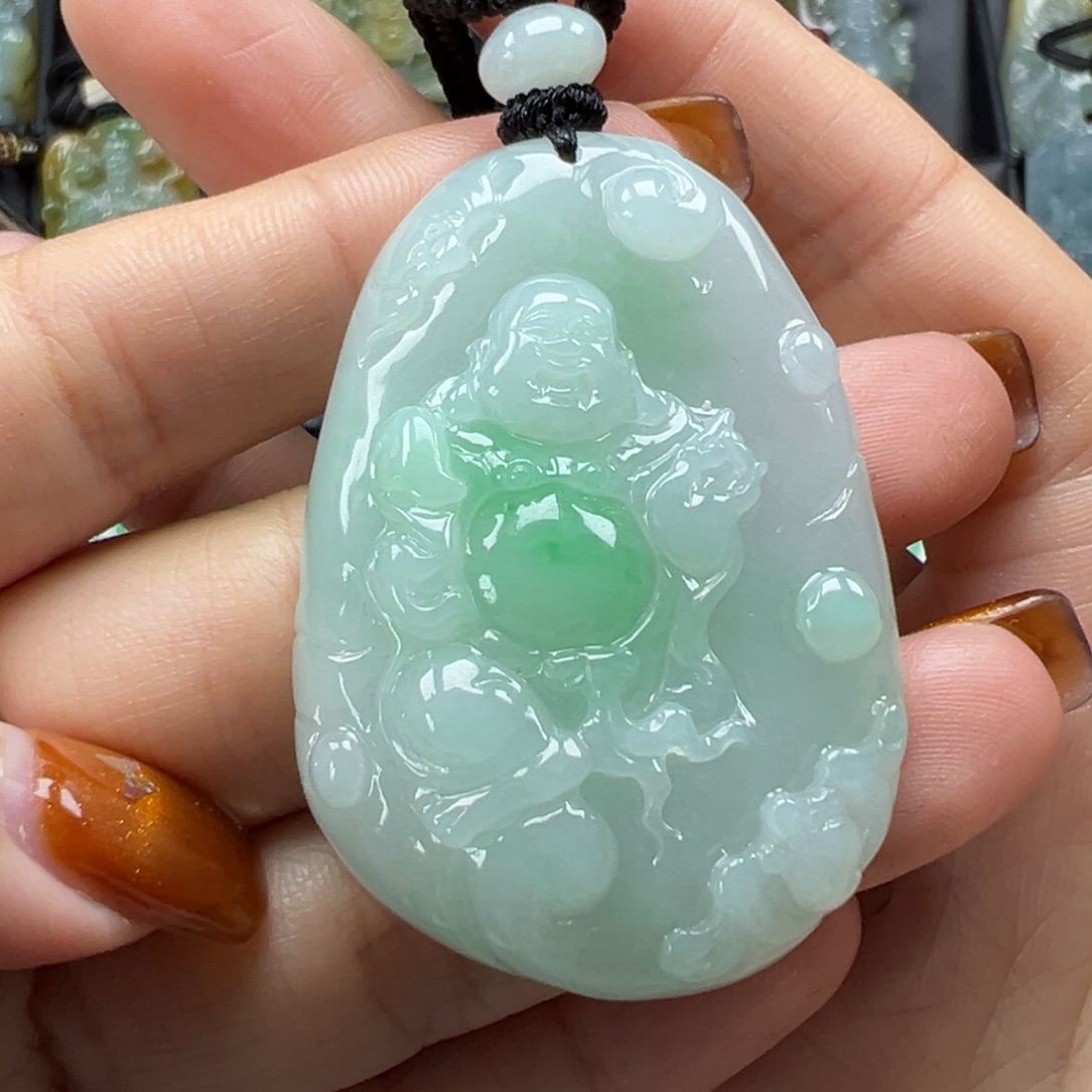 翡翠未镶嵌颈饰佛