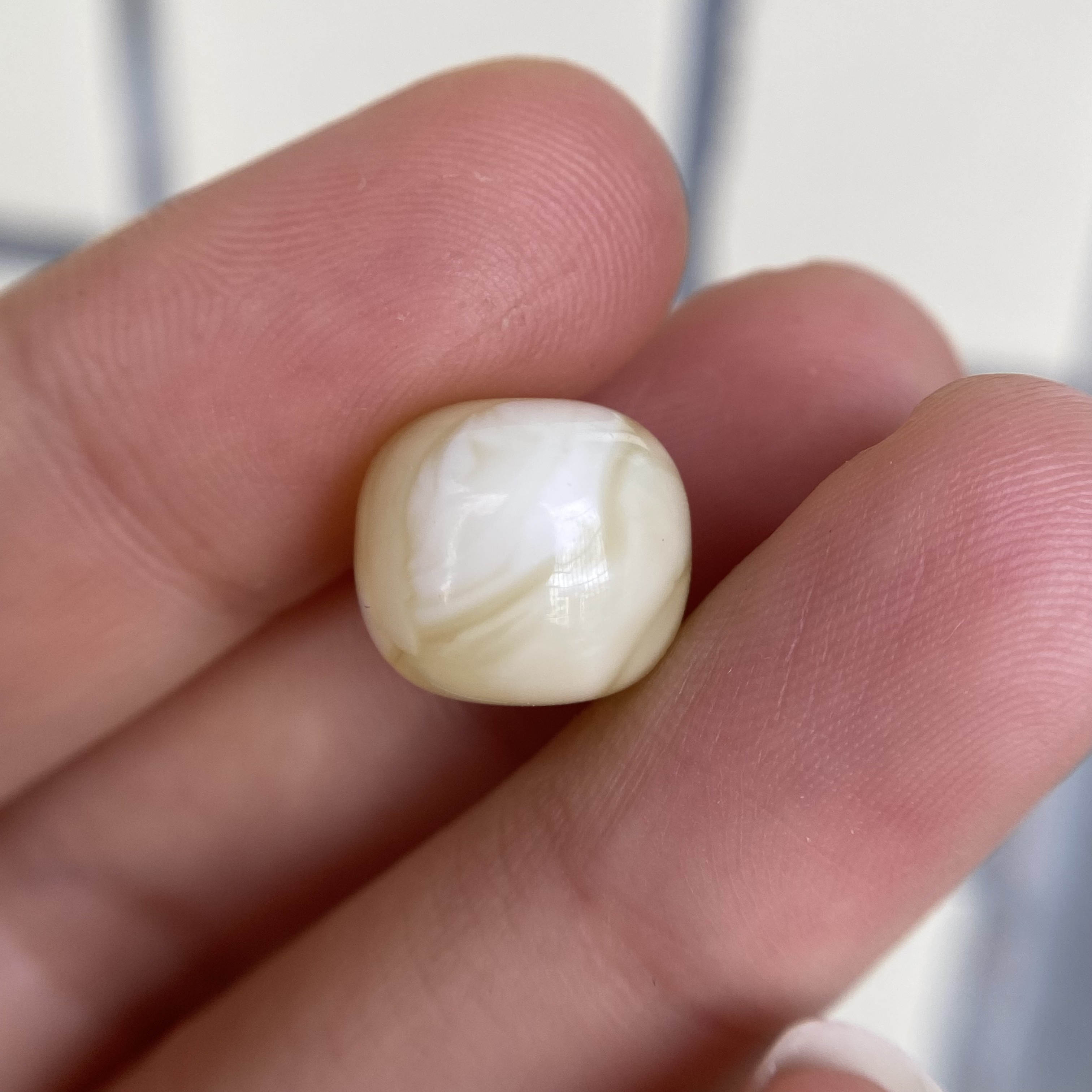 蜜蜡飘花老型配饰12.5×11.3mm，整体挺好看，无优化杂裂保天然