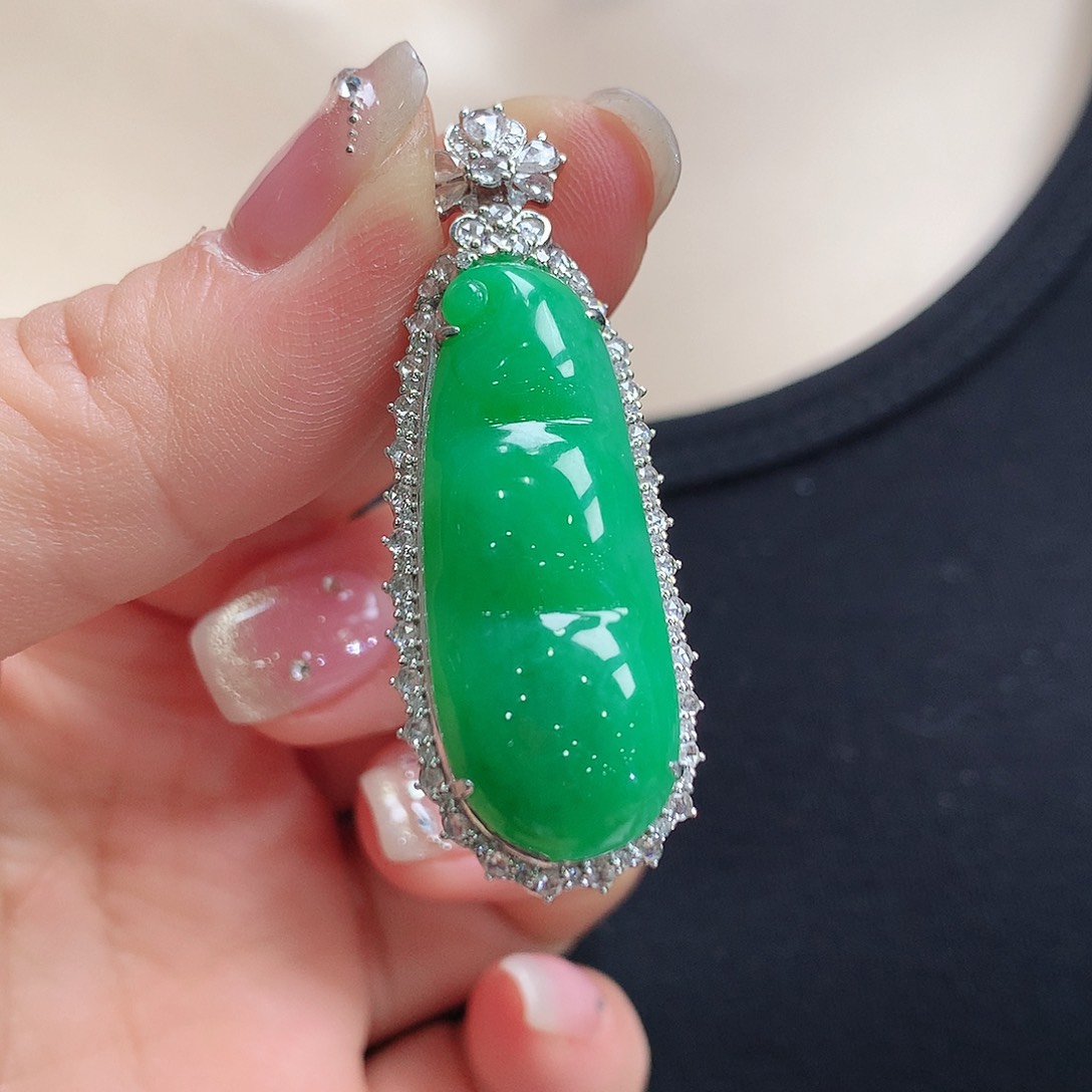 翡翠颈饰18K金镶嵌福豆