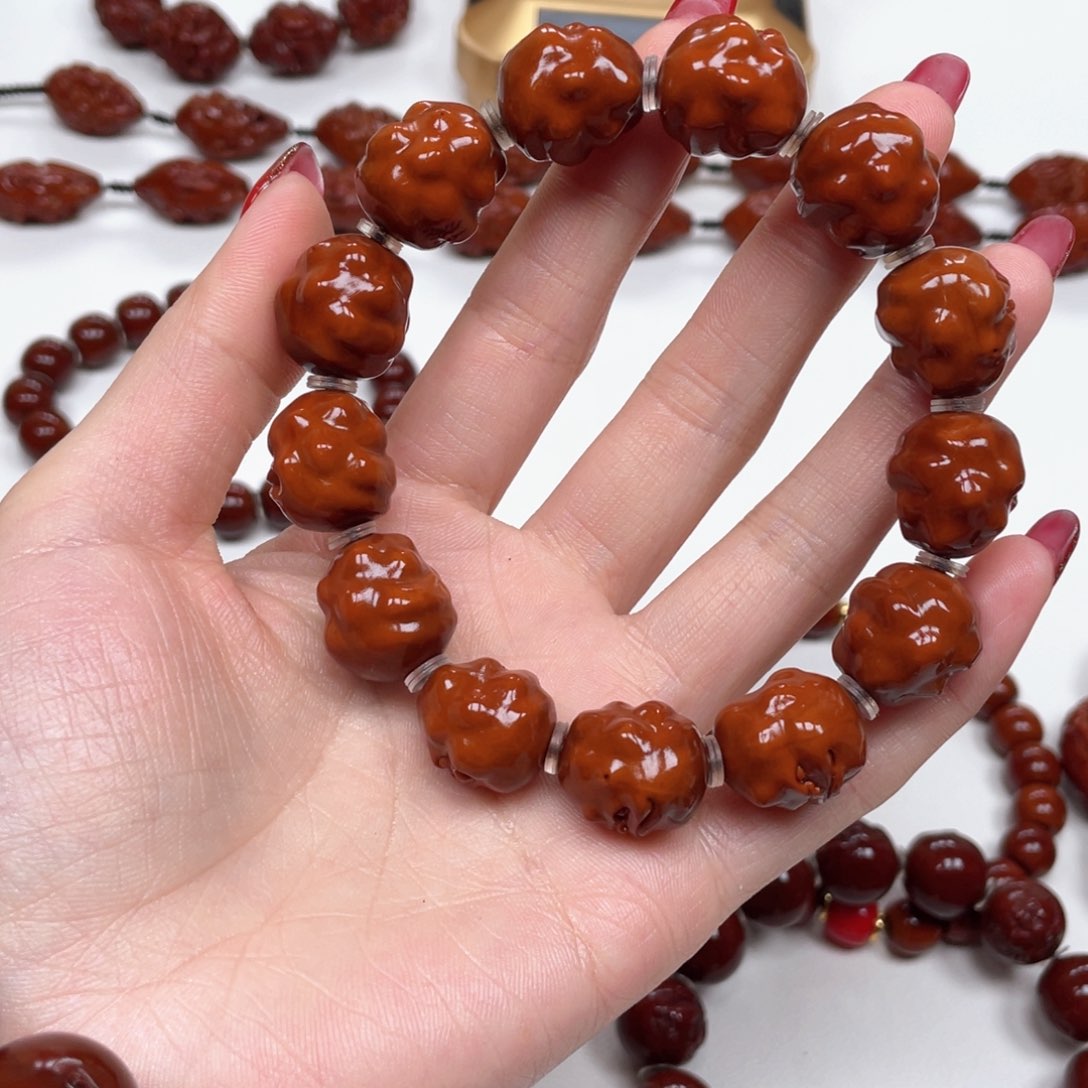 橄榄核手串当**鞋呱呱来财，