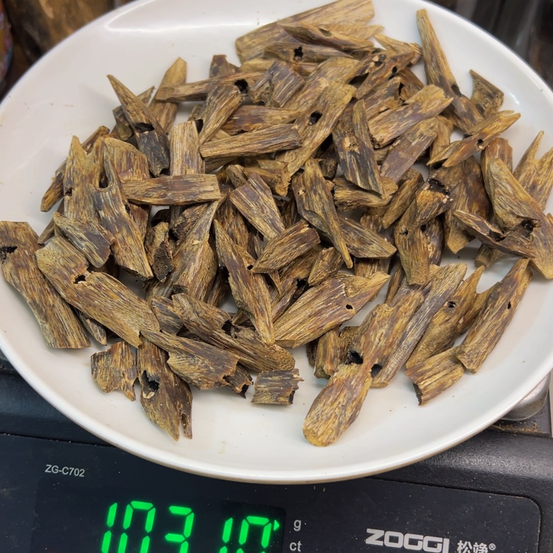 金***姑沉香沉香碎屑乌身圆叶原材料102克
