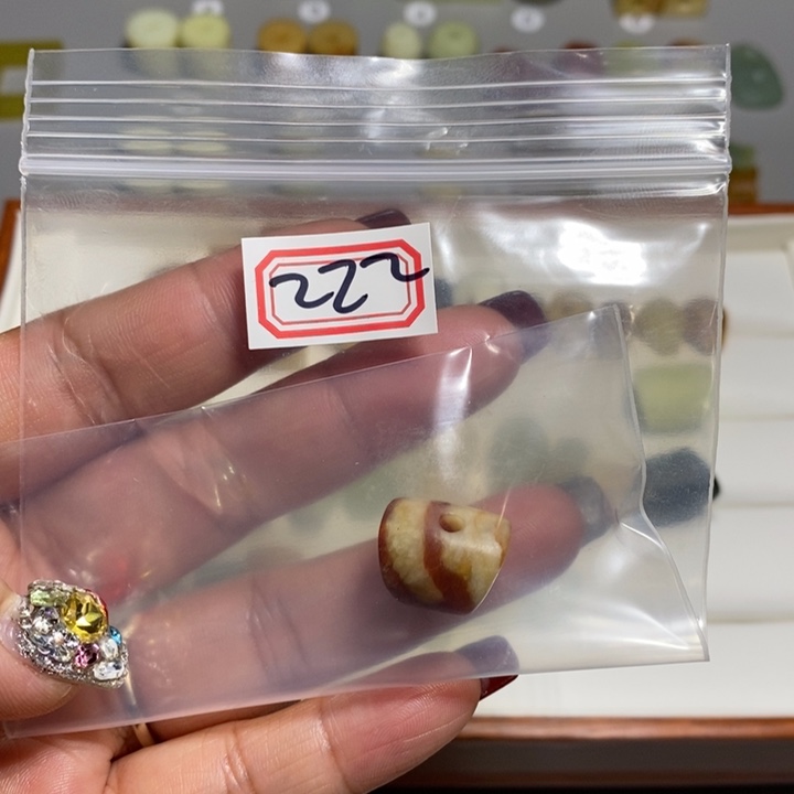 蛇纹石玉颈饰未镶嵌刚