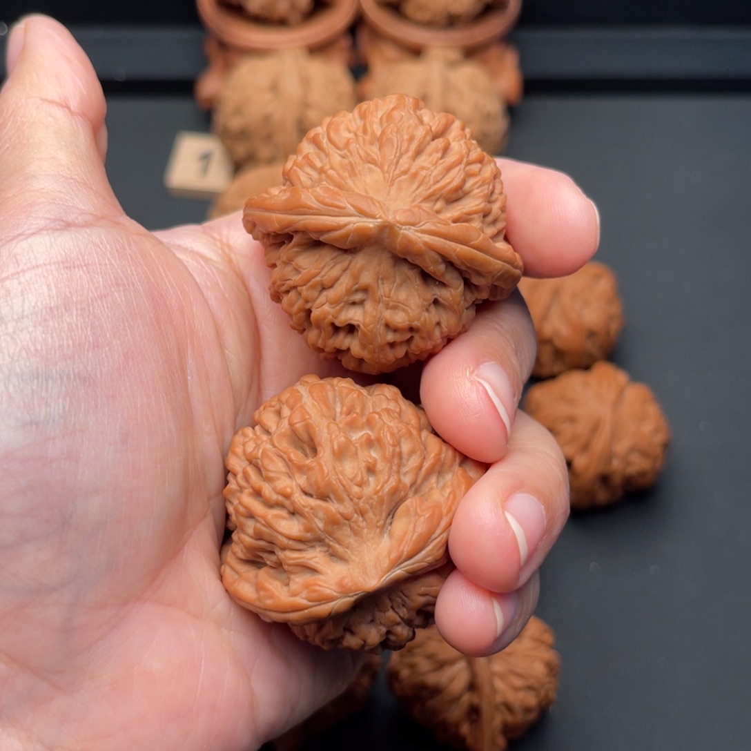 张***ℳ把件桃核莲花25.955A