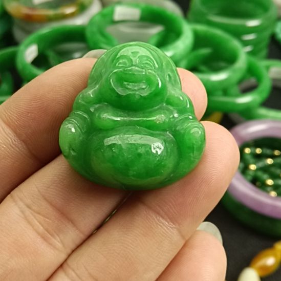 翡翠颈饰未镶嵌翡翠