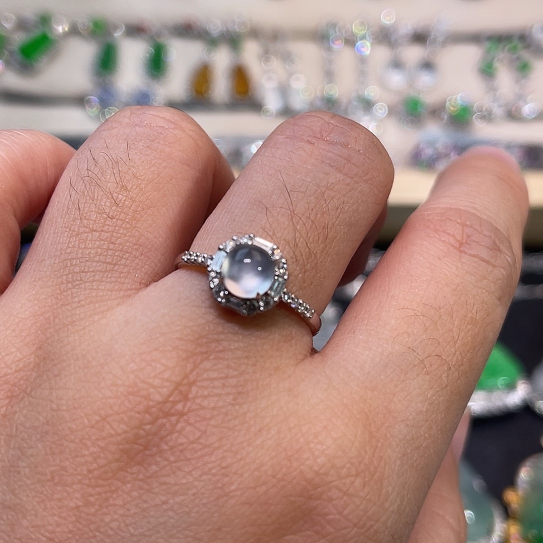 翡翠18K金镶嵌戒指玻璃种冰蛋