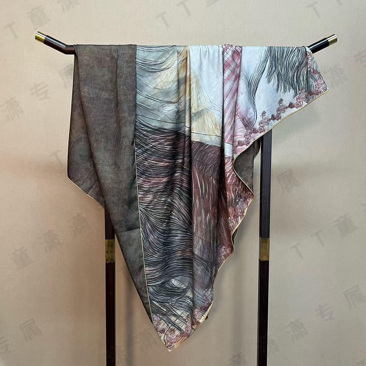 （飞马之翼）国风双面135*135左右方巾