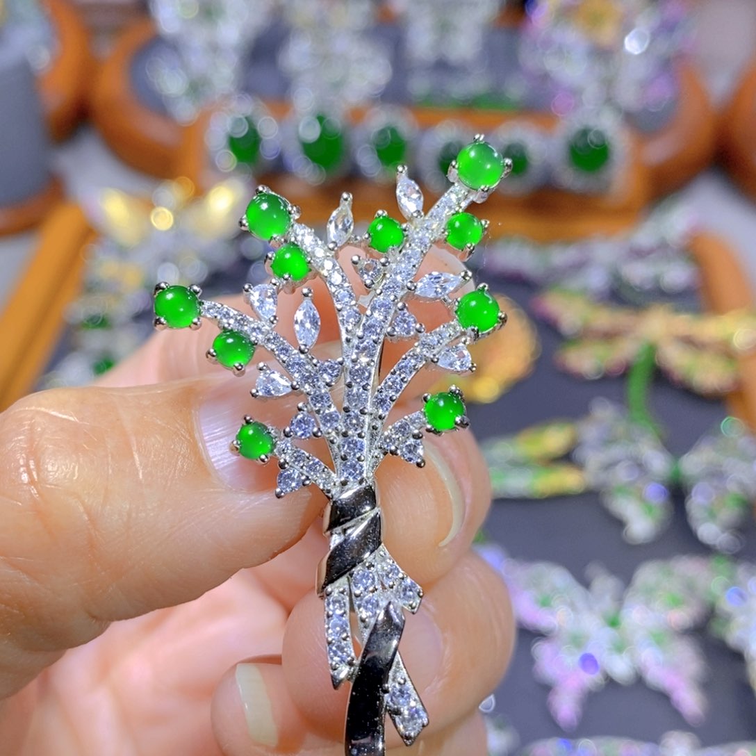 翡翠颈饰银S925镶嵌天然翡翠