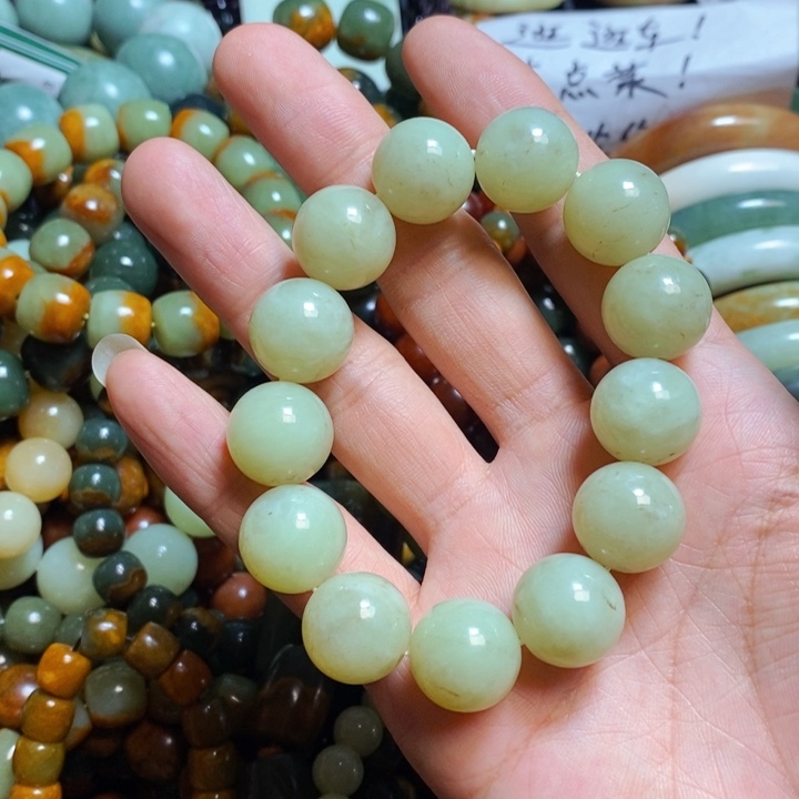 岫岩老玉（透闪石质玉）颈饰未镶嵌