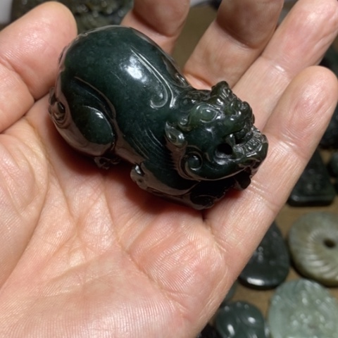 和田玉未镶嵌把件