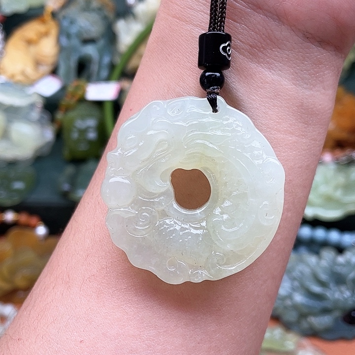 蛇纹石玉未镶嵌吊坠