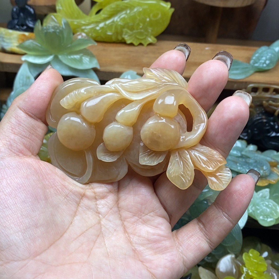 晓***晓蛇纹石玉未镶嵌吊坠(赠链)