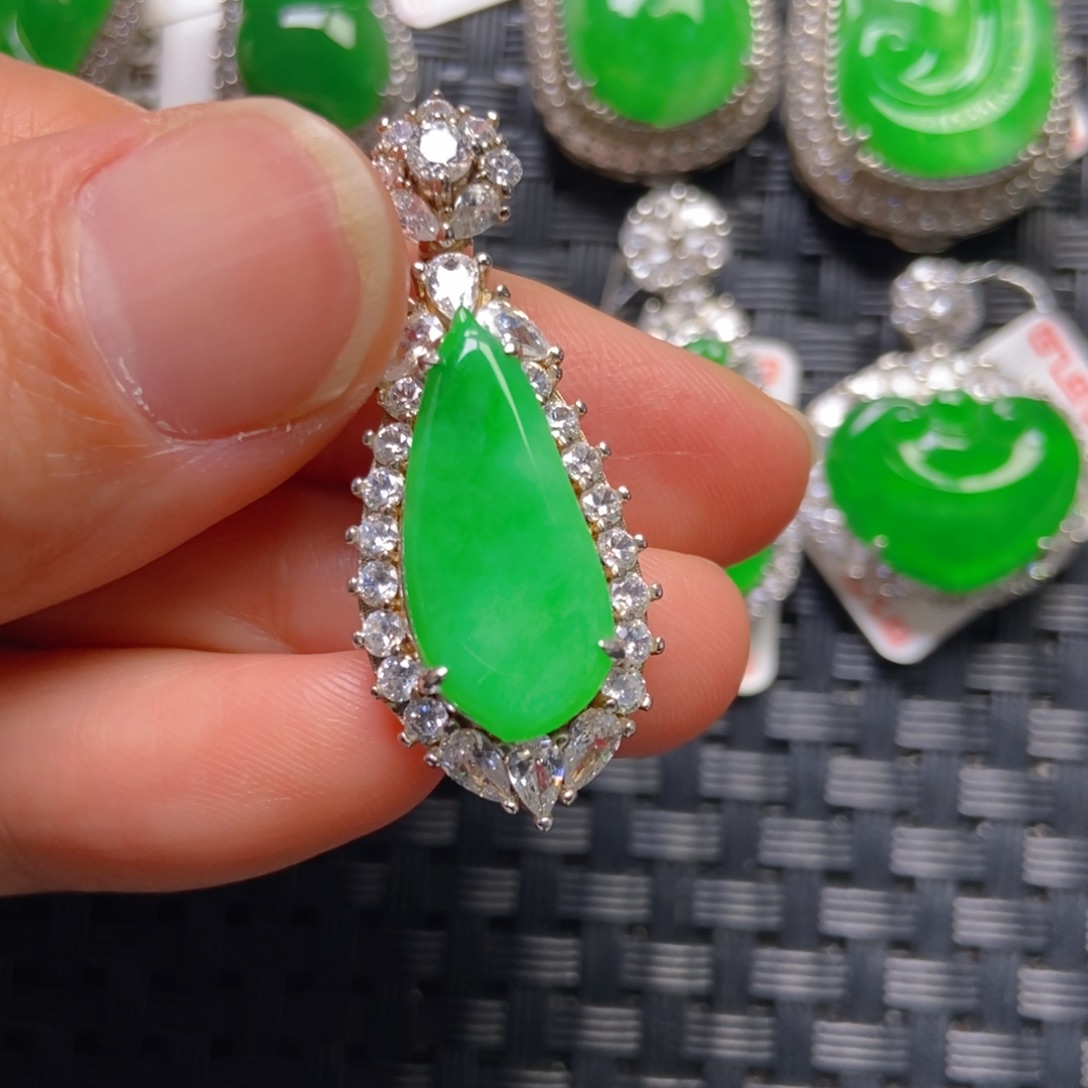 翡翠银S925镶嵌颈饰福瓜吊坠