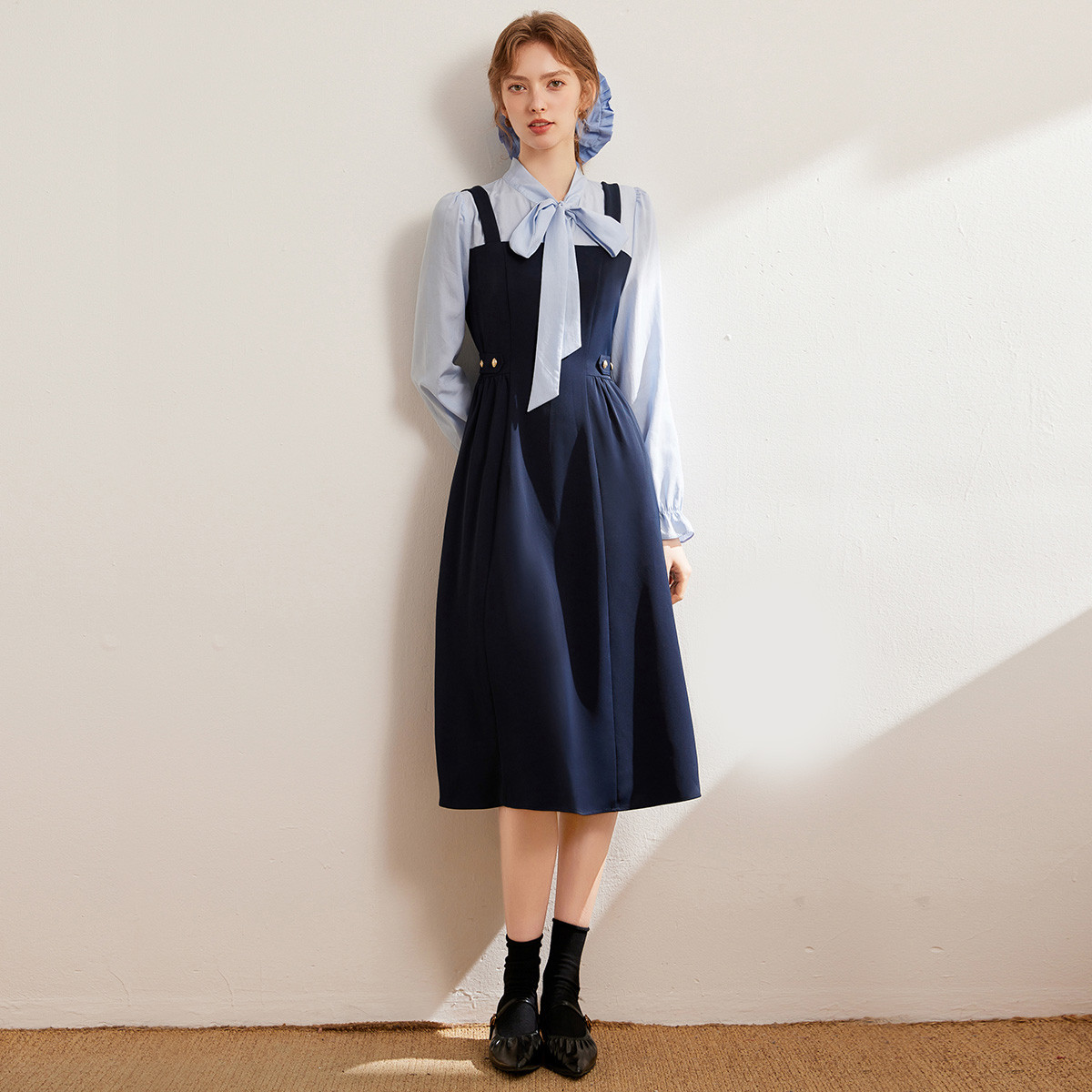 白鹿语25春系带领层次感设计感拼接假两件连衣裙WBY20043