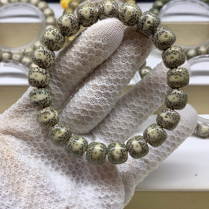 星月菩提手串22号 绿包白小凤眼11.3/10.3