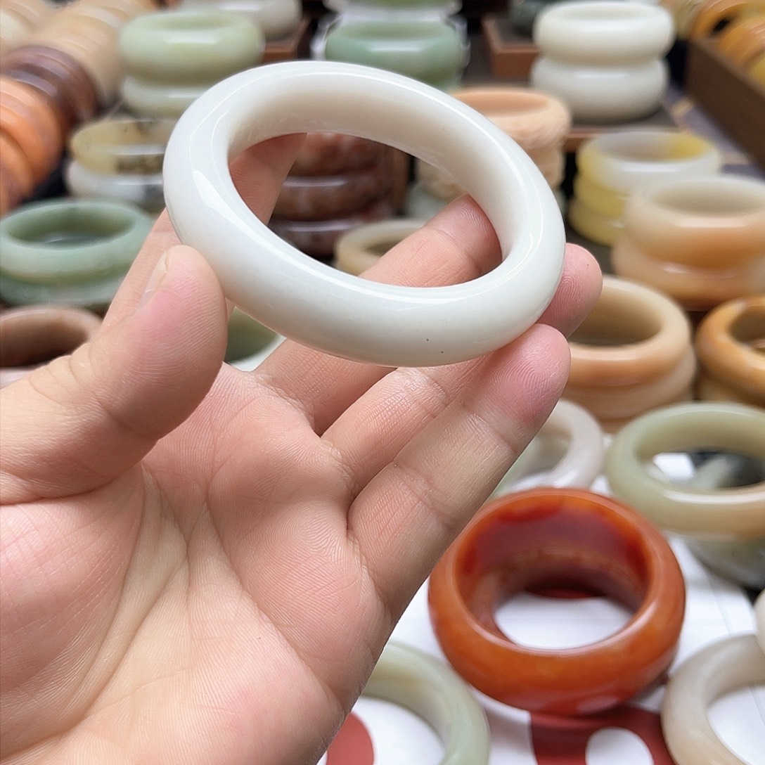 石英质玉手镯未镶嵌