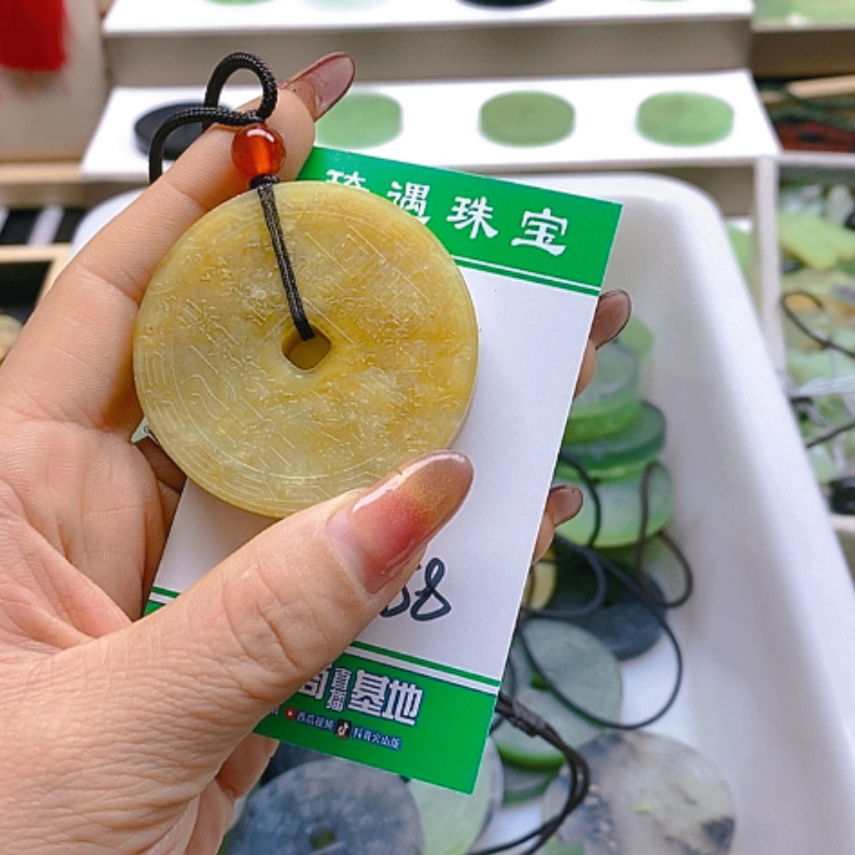 【闪购商品】蛇纹石玉颈饰未镶嵌?****?