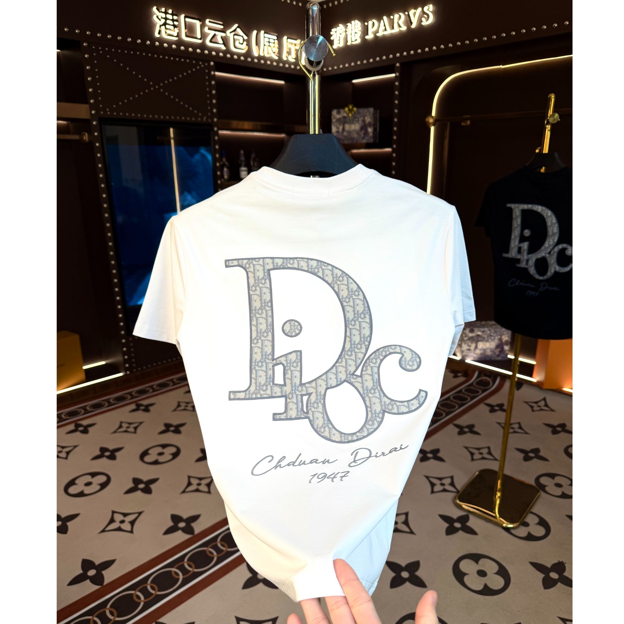 【顺丰空运】2025新年男士輕奢休閑圆领百搭修身刺绣 T恤【2561】1699