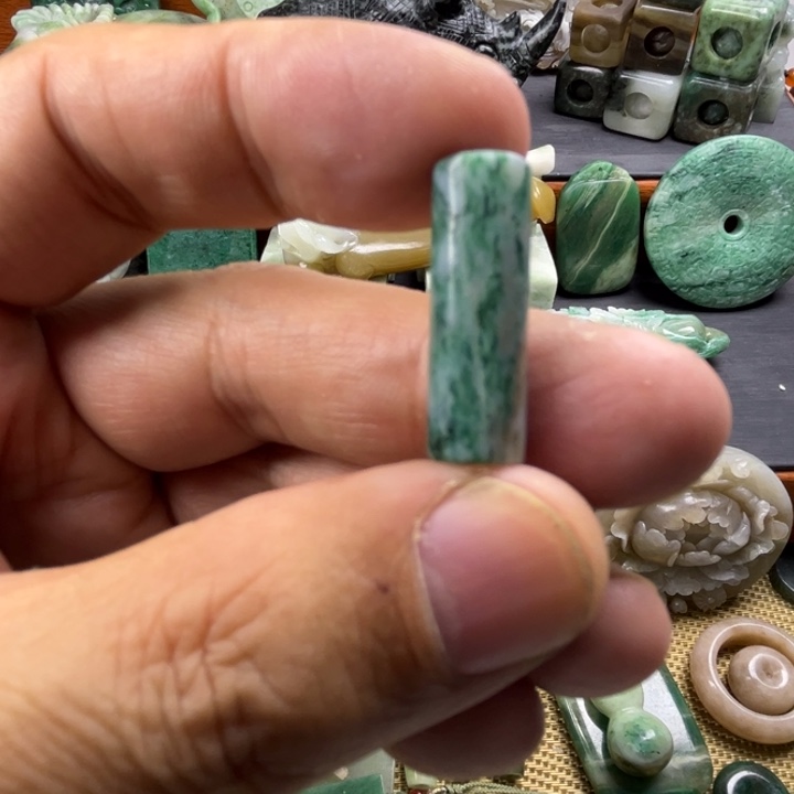 独山玉未镶嵌珠宝半成品