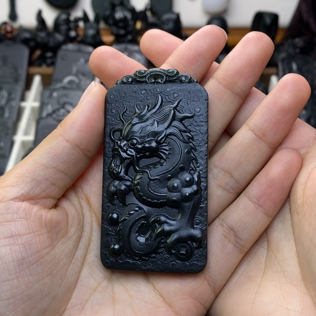 迷***途和田玉未镶嵌颈饰