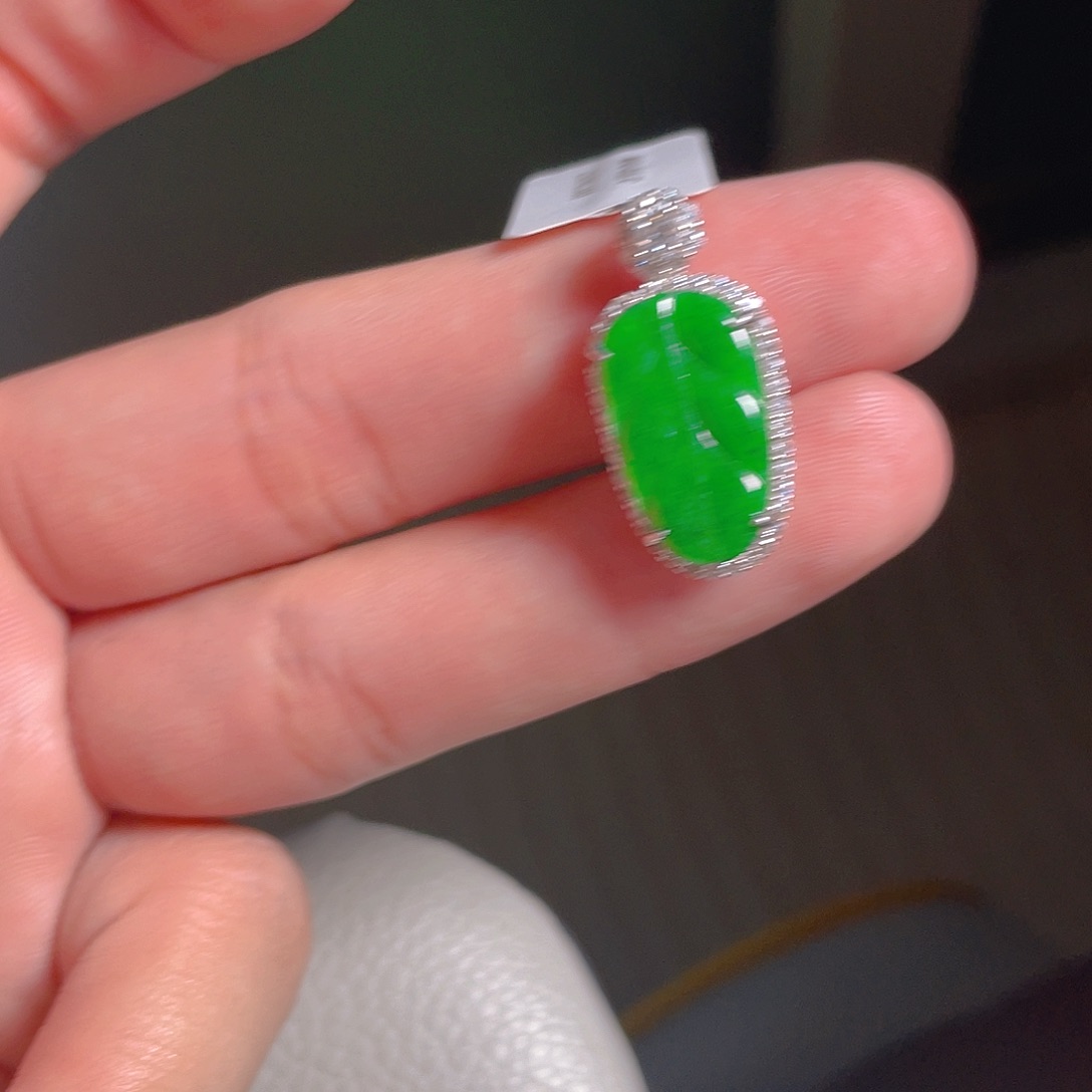 【闪购商品】颈饰银S925镶嵌翡翠