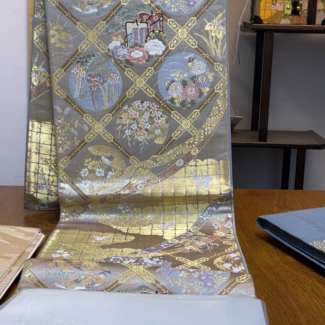 织绣多*织锦，织锦缎