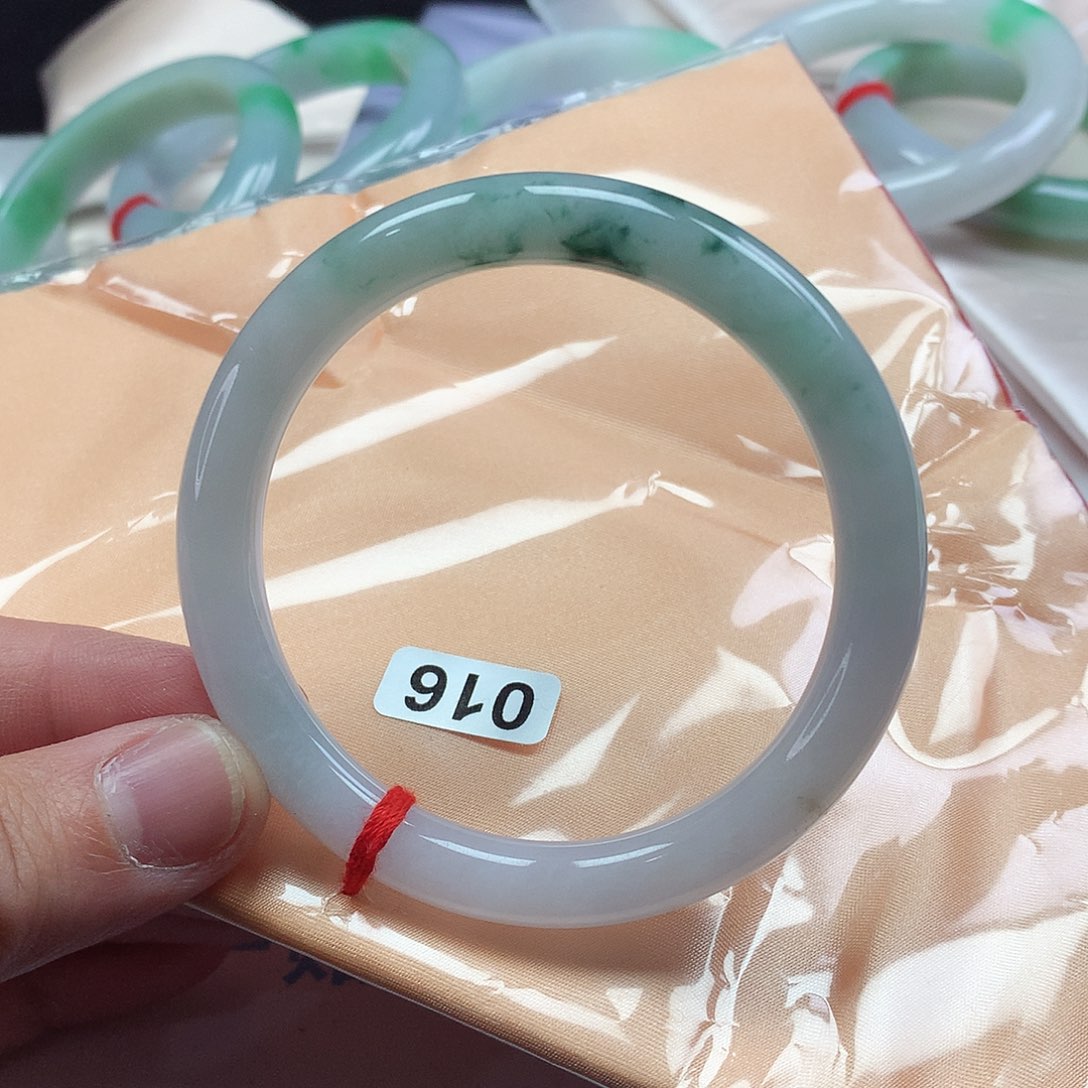 翡翠手镯未镶嵌56圆条