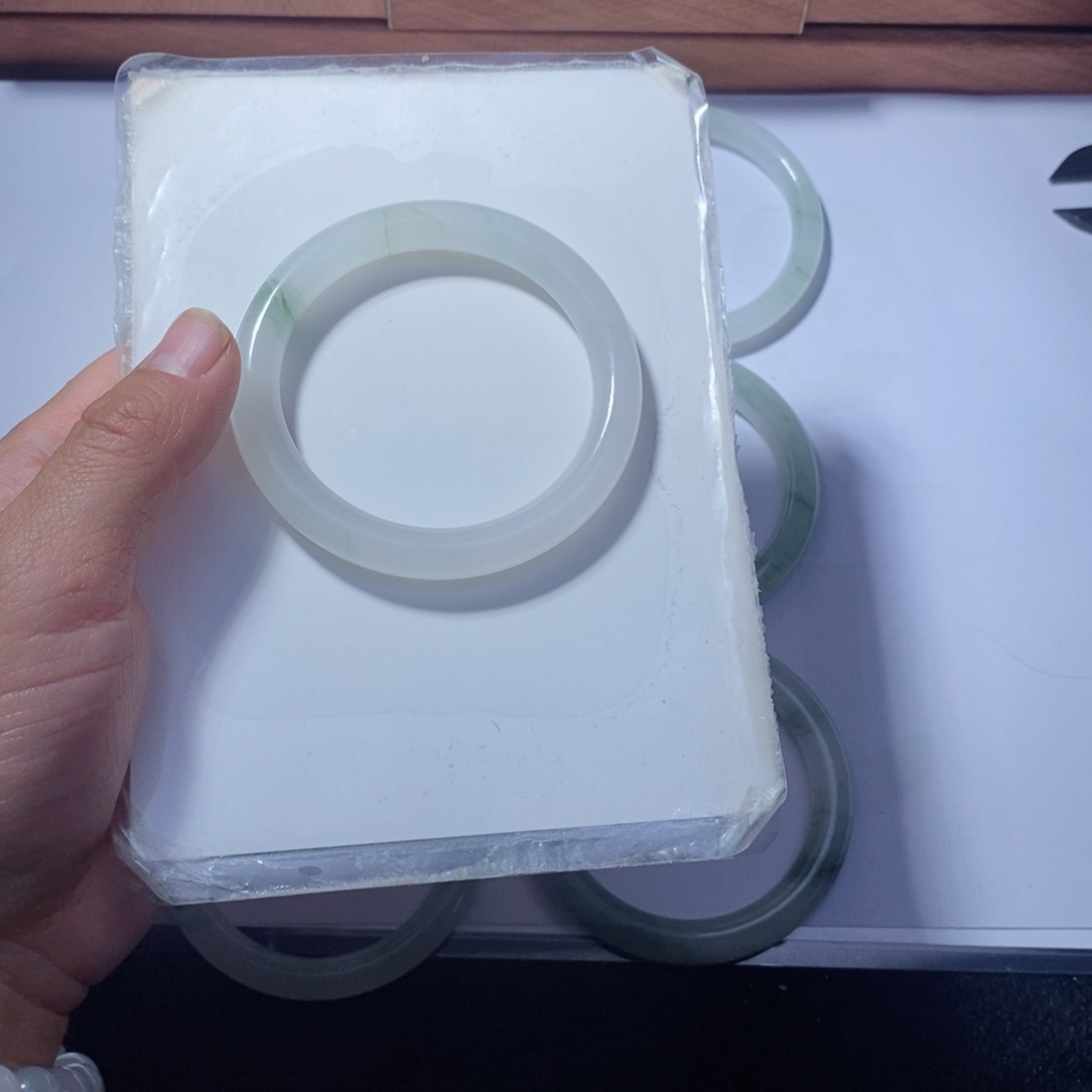 石英质玉（天山翠）未镶嵌手镯